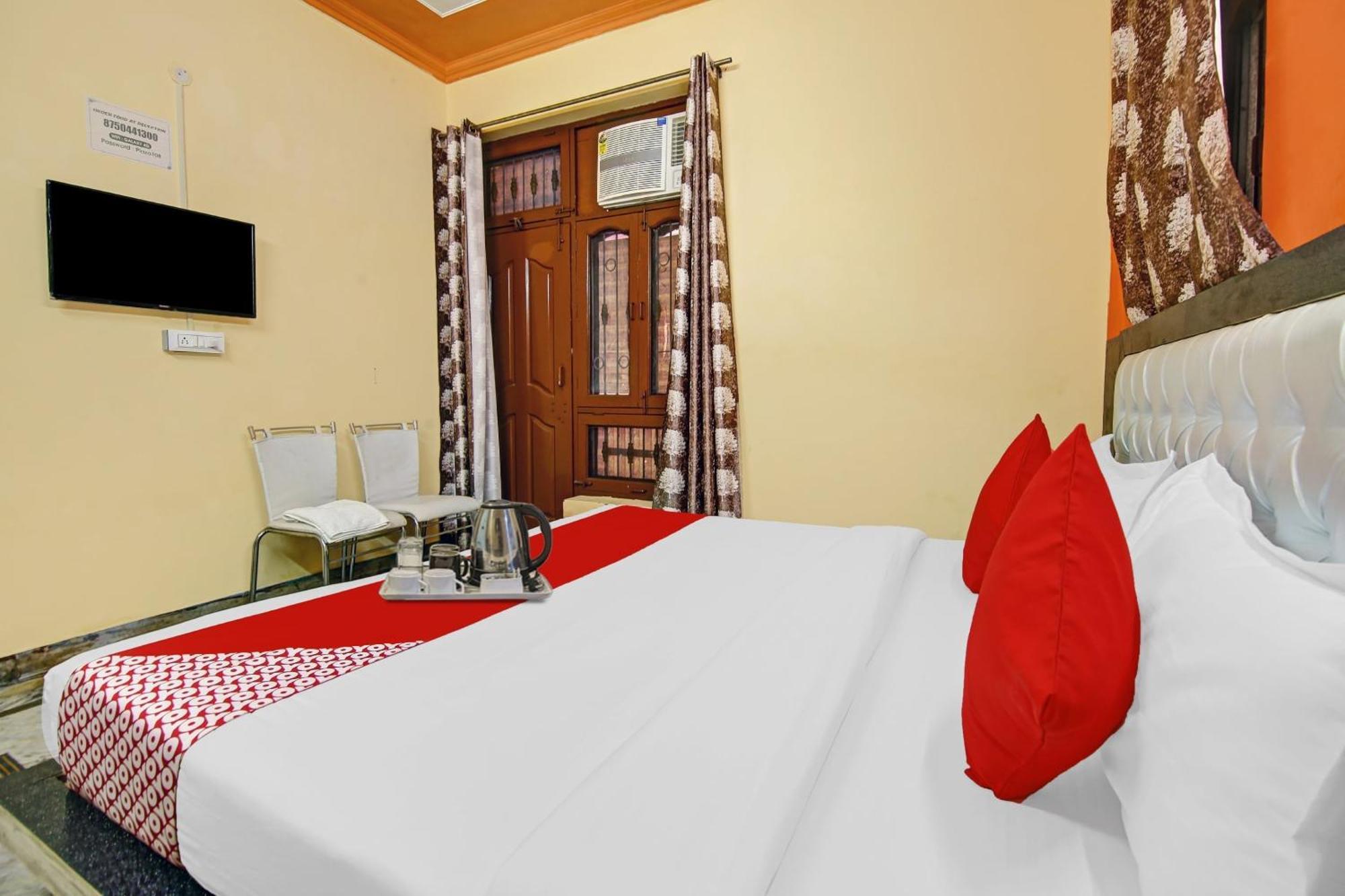Oyo Galaxy Plaza Hotel กาเซียบัด ภายนอก รูปภาพ