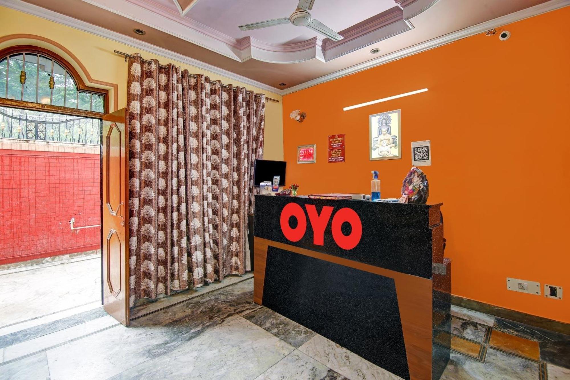 Oyo Galaxy Plaza Hotel กาเซียบัด ภายนอก รูปภาพ